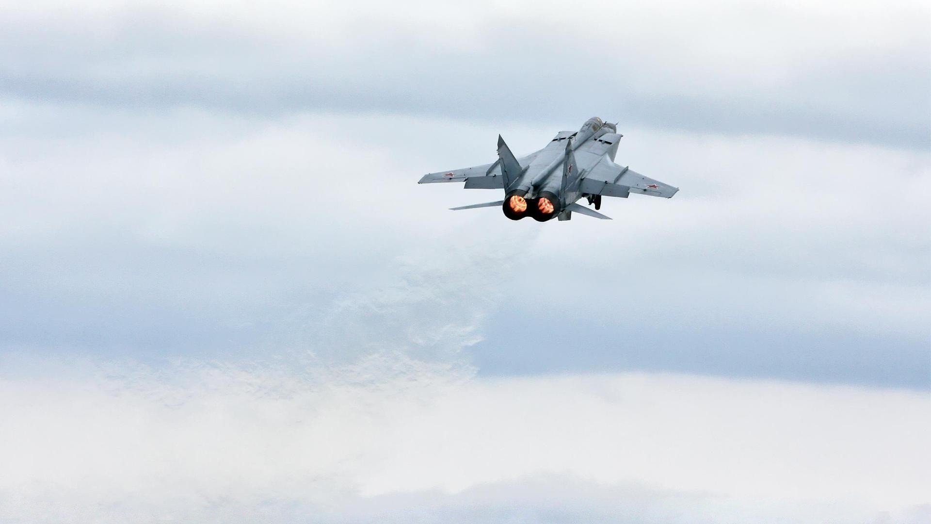 中国篮球教练员团队管理能力提升途径与实践方法，篮球教练团队组成